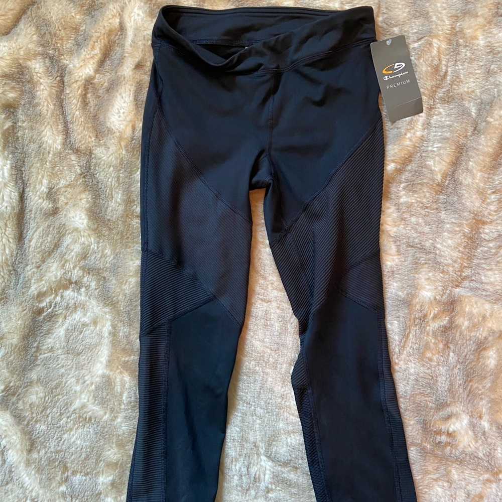 New with Tags! Champion black cropped leggings - Picture 6 of 8